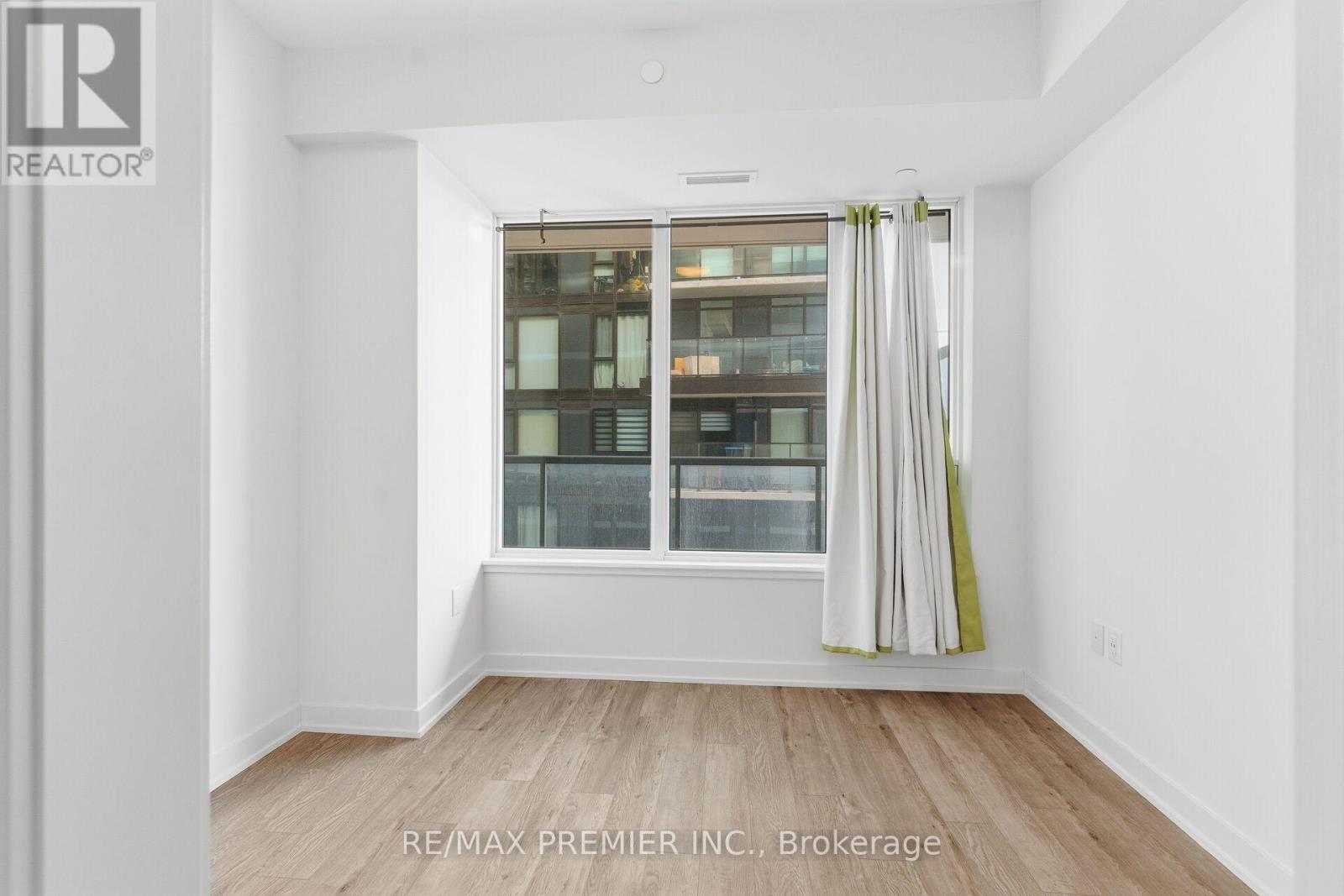 #914 212 KING WILLIAM STREET - 22