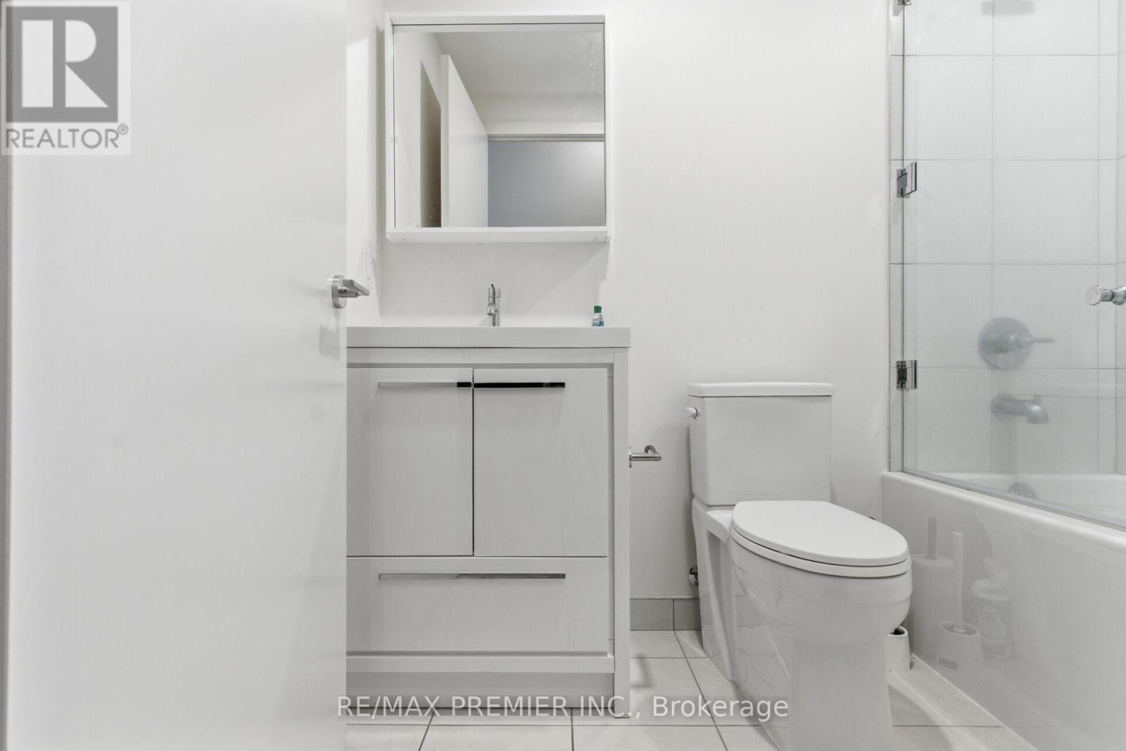 #914 212 KING WILLIAM STREET - 24