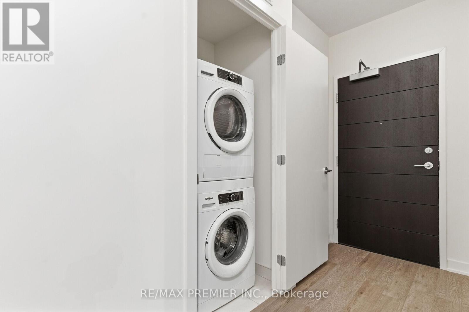 #914 212 KING WILLIAM STREET - 25