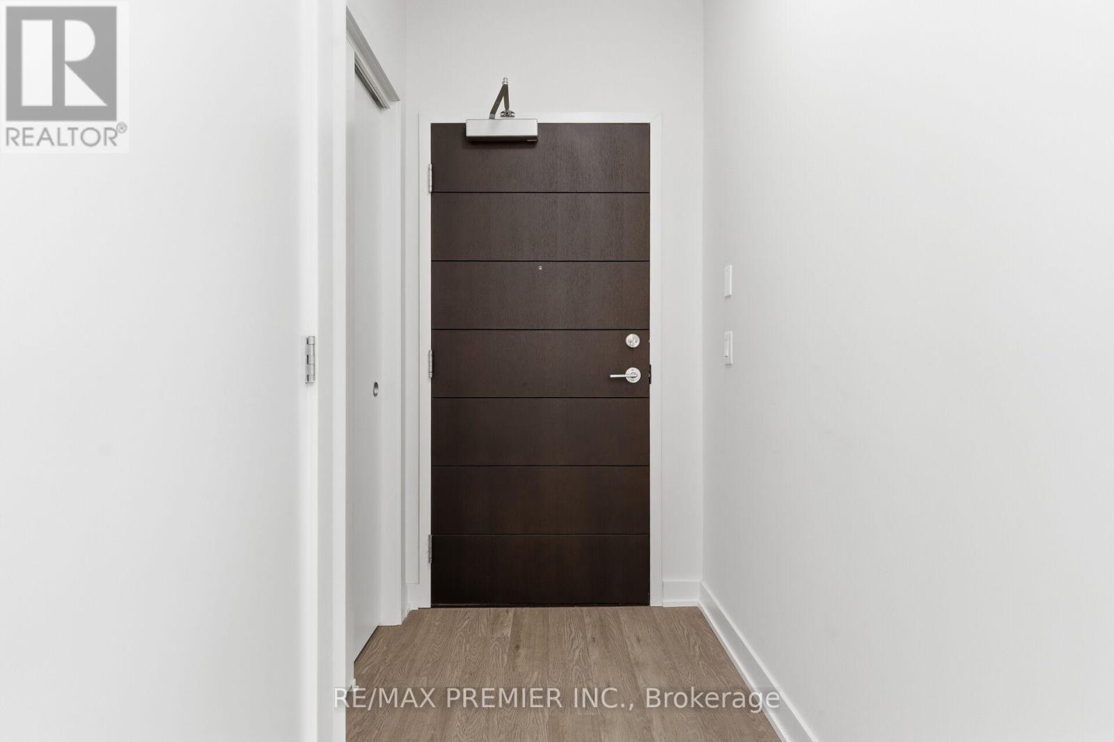 #914 212 KING WILLIAM STREET - 6
