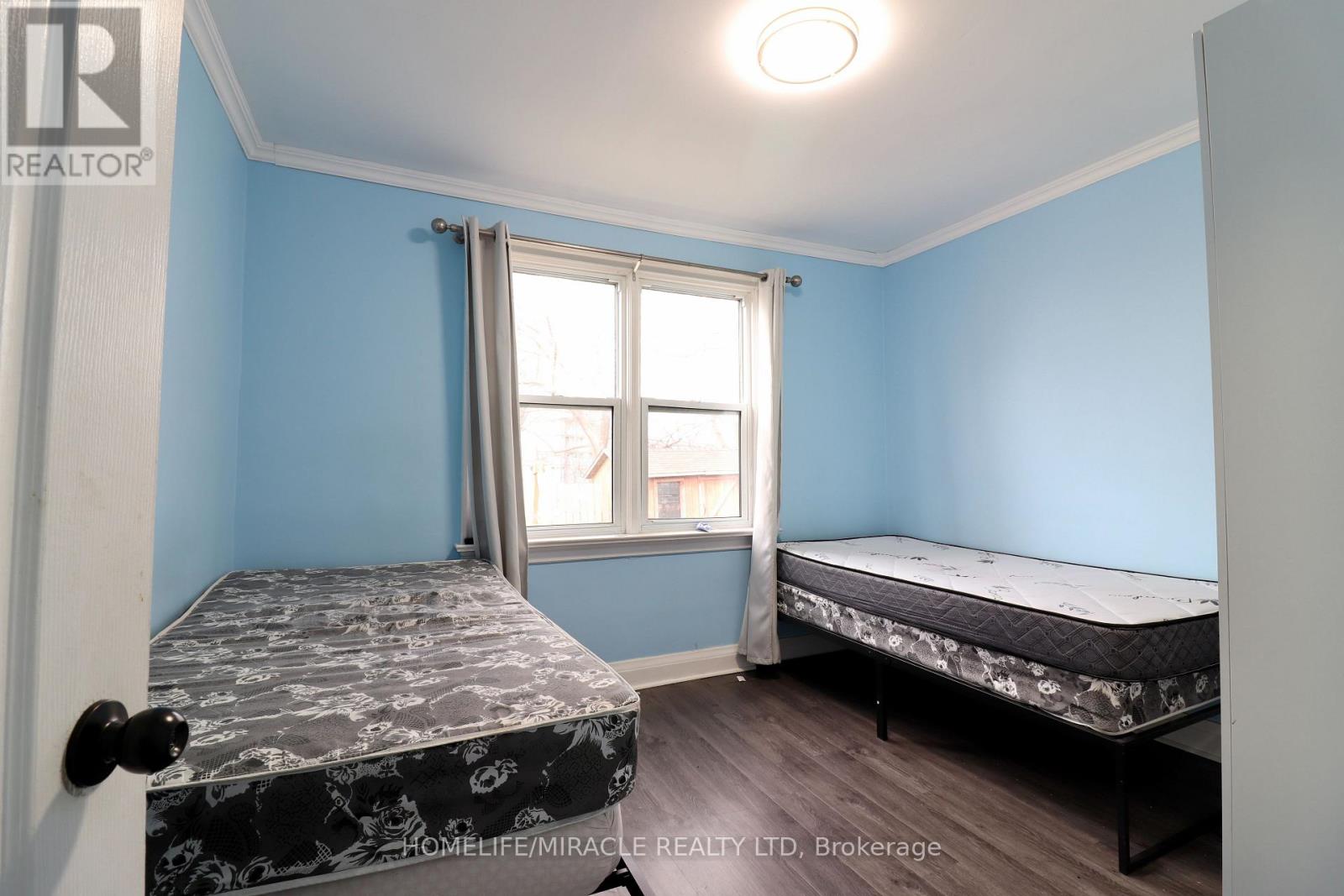 80 ROSEVIEW AVENUE - 11