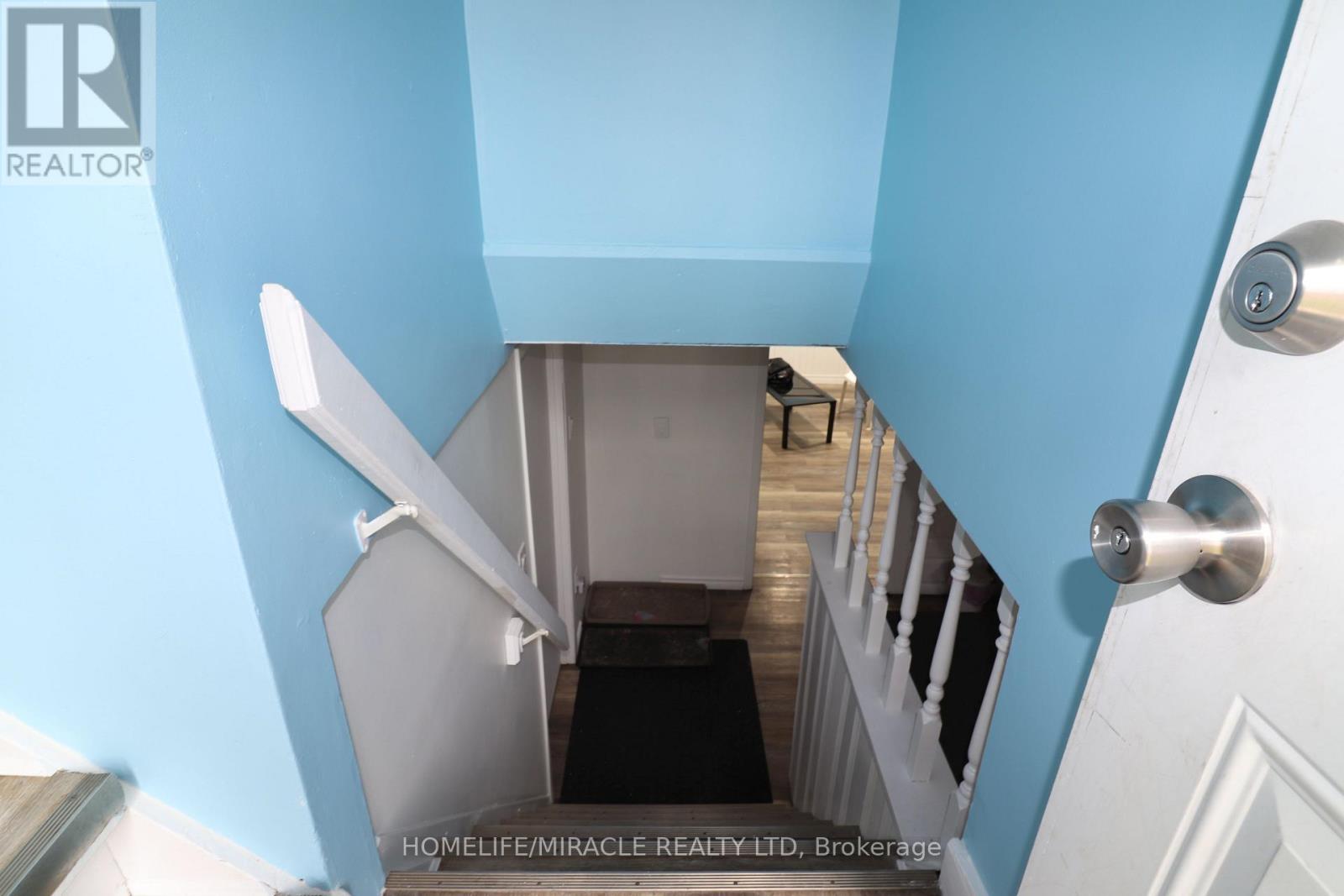 80 ROSEVIEW AVENUE - 23