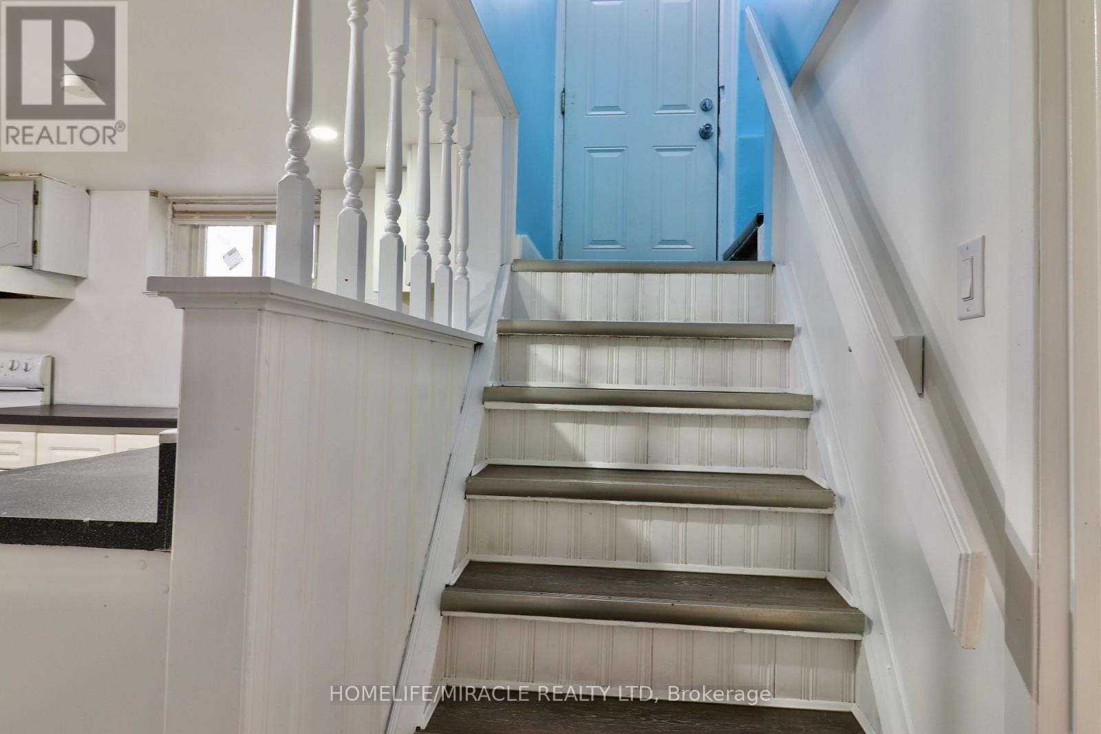 80 ROSEVIEW AVENUE - 33