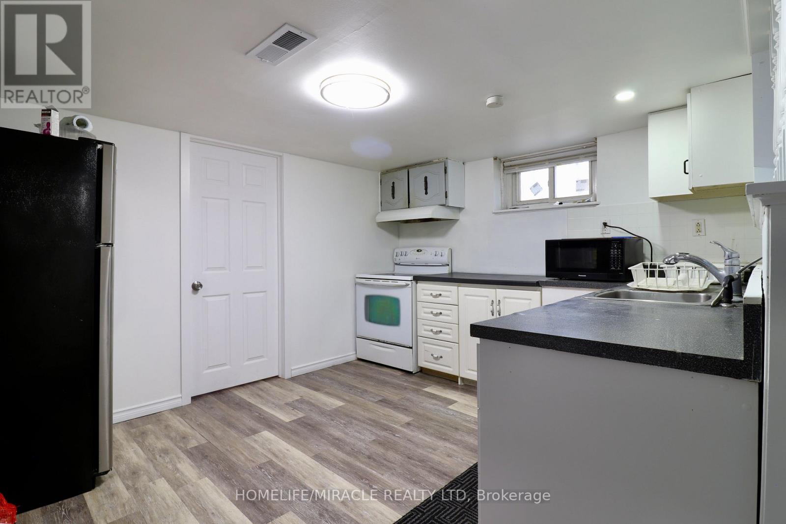 80 ROSEVIEW AVENUE - 34