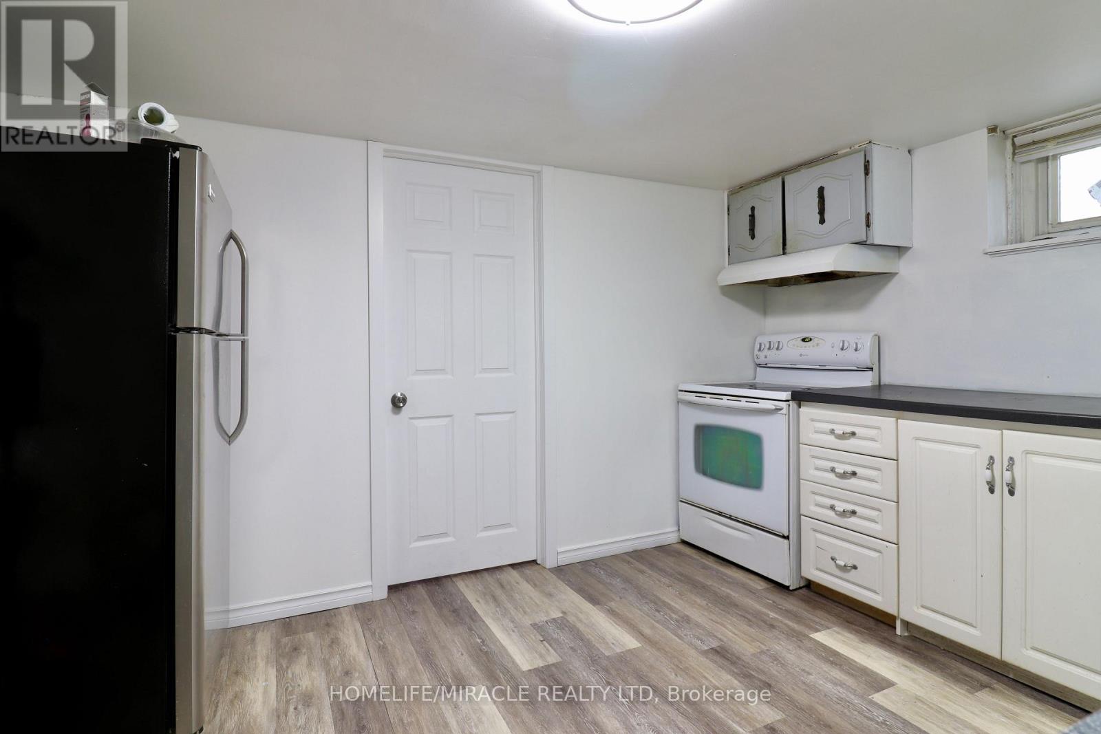 80 ROSEVIEW AVENUE - 35