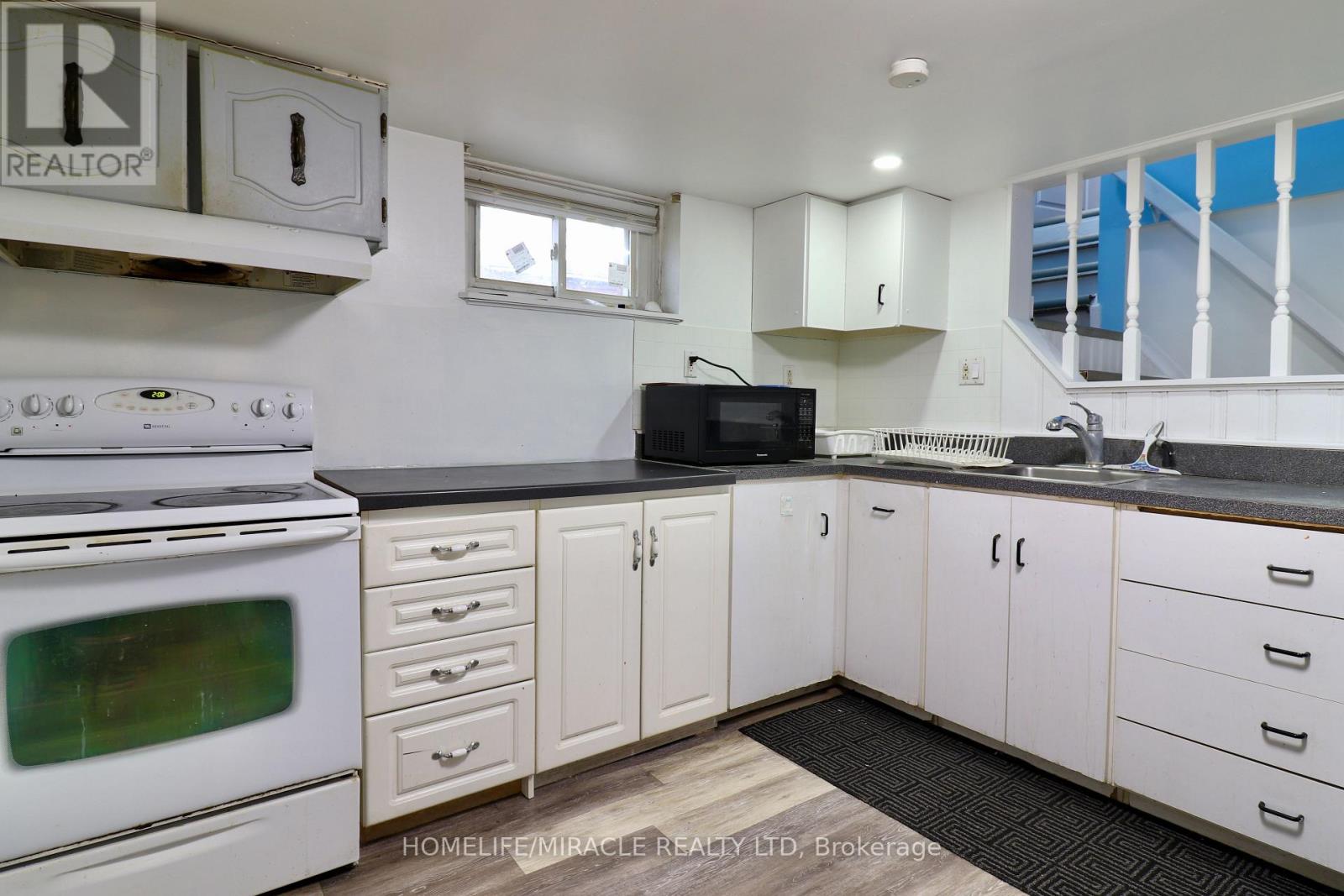 80 ROSEVIEW AVENUE - 36