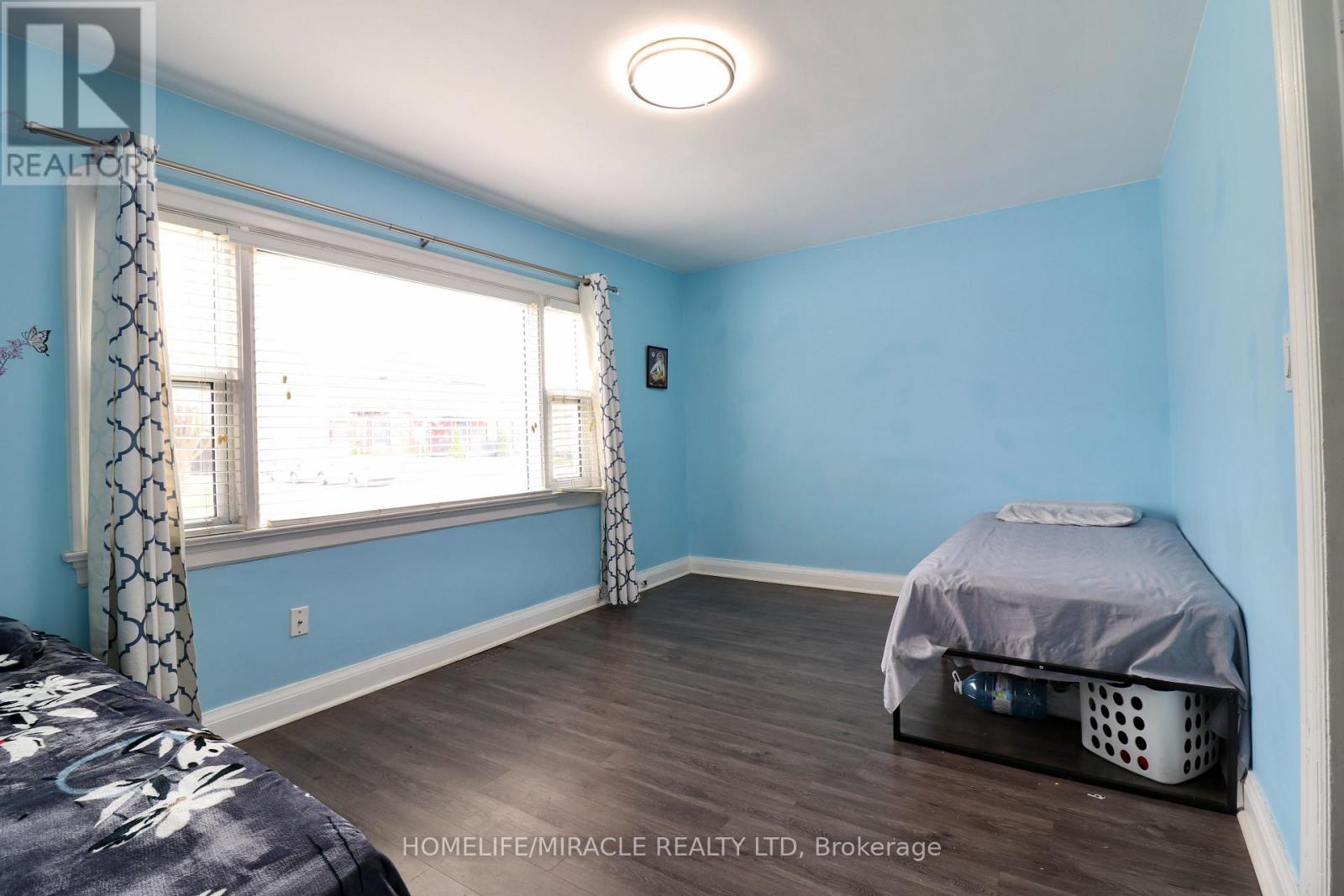 80 ROSEVIEW AVENUE - 6