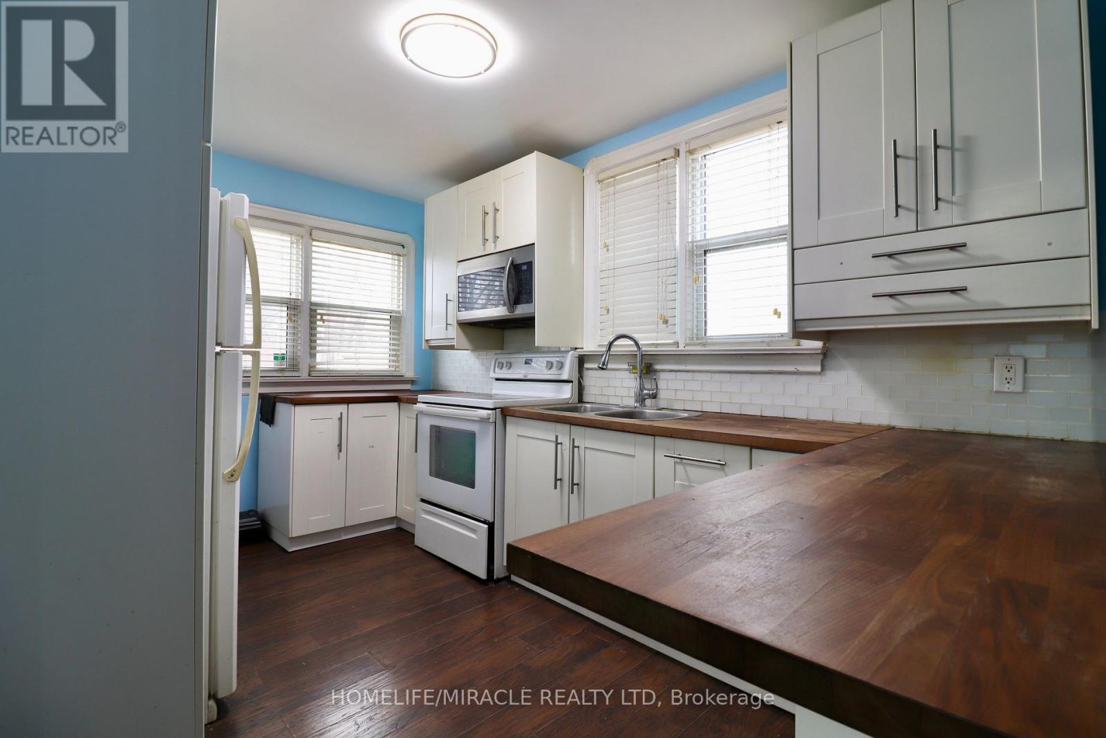 80 ROSEVIEW AVENUE - 8