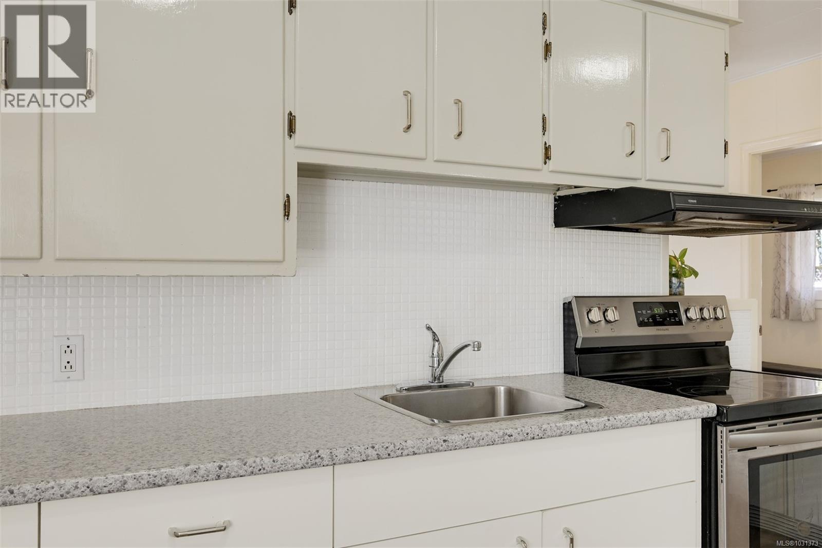 957 GOVERNMENT ST - 15