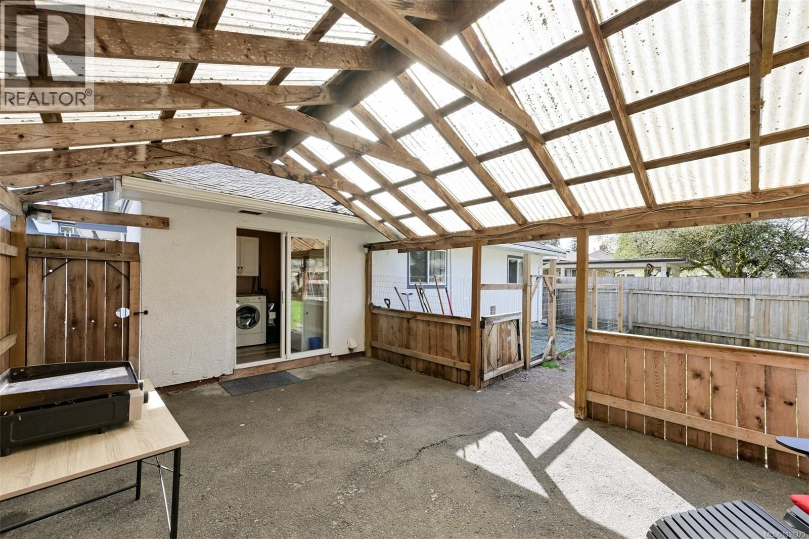 957 GOVERNMENT ST - 29