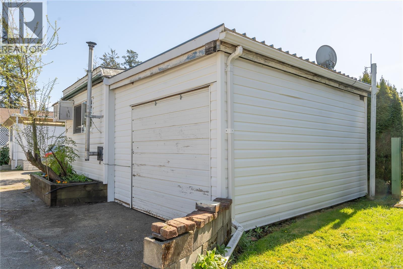 #21 2911 SOOKE LAKE RD - 23