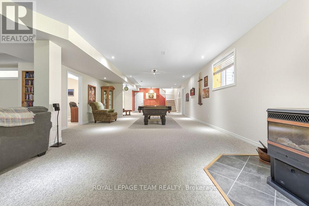 698 BARRYVALE ROAD - 34