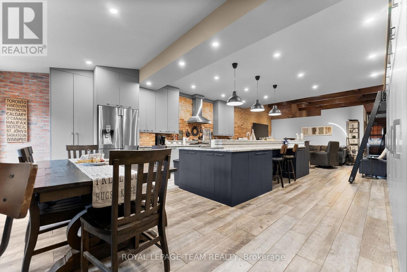 4 Bath Retail for Sale in Arnprior – 26 ELGIN STREET W, Arnprior – MLS# X12794002 - Image 21