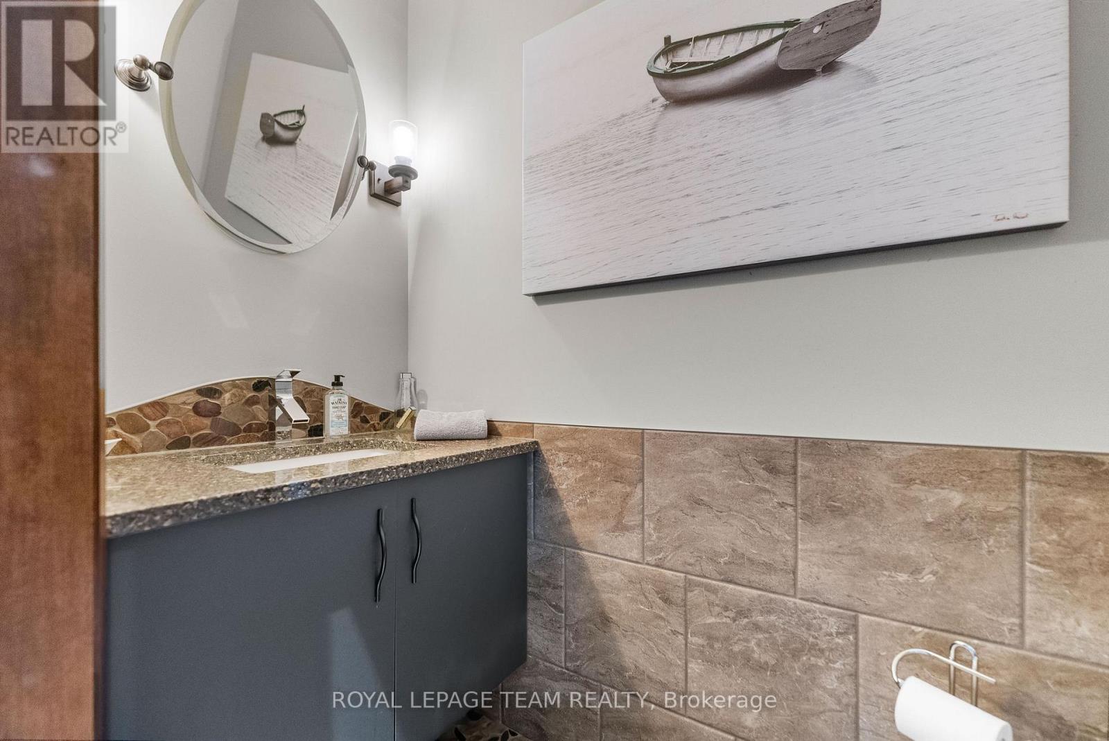 4 Bath Retail for Sale in Arnprior – 26 ELGIN STREET W, Arnprior – MLS# X12794002 - Image 31