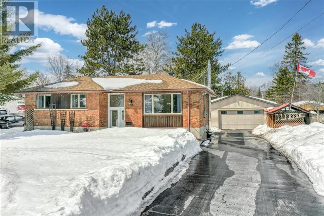 138 Riverside Drive W