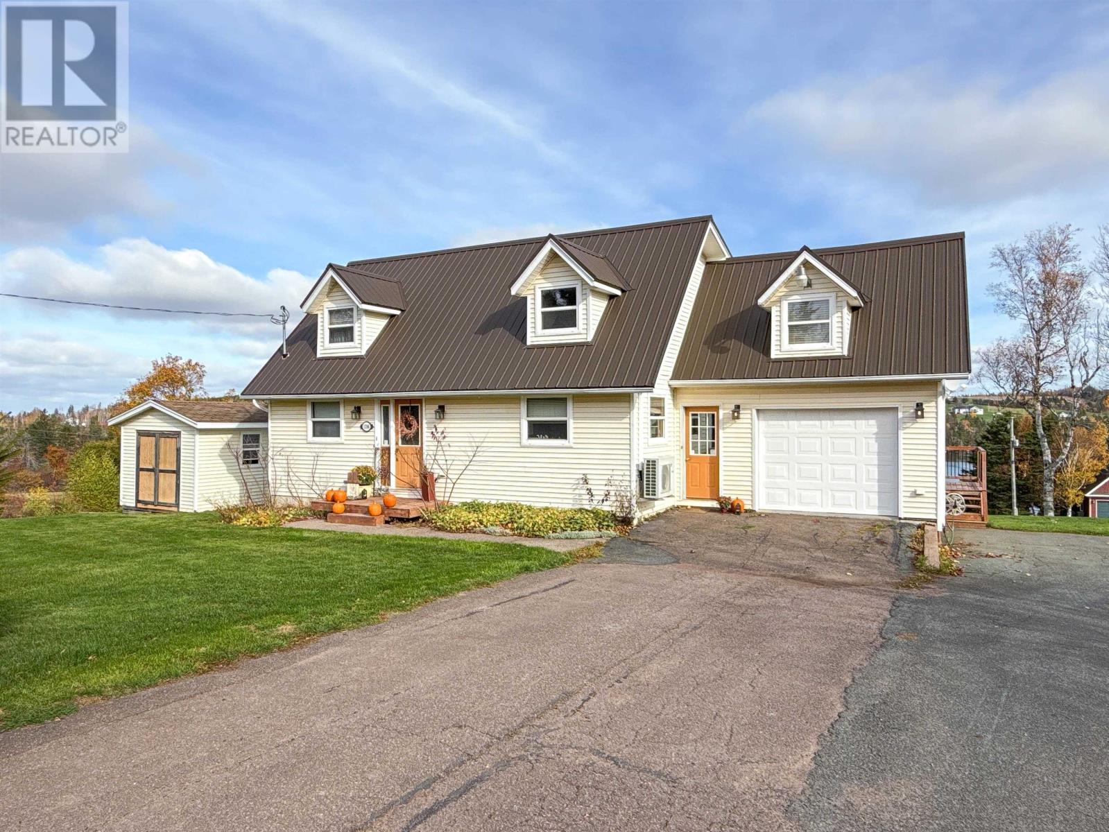 1396 Rattenbury Road - 2