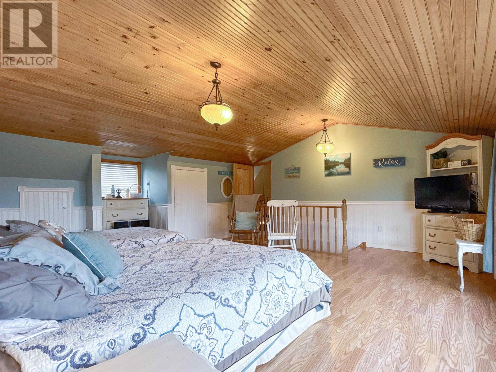1396 Rattenbury Road - 26