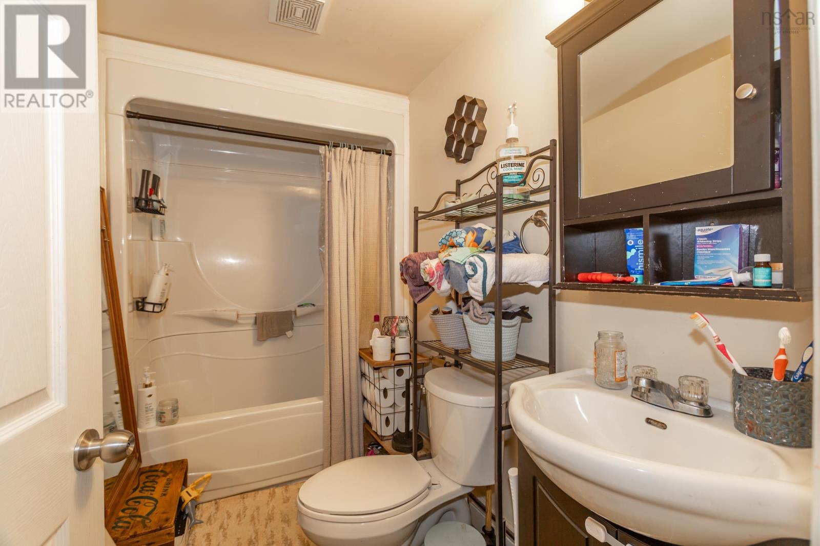 Property 25 of 30 of 423 - 425 Canaan Avenue