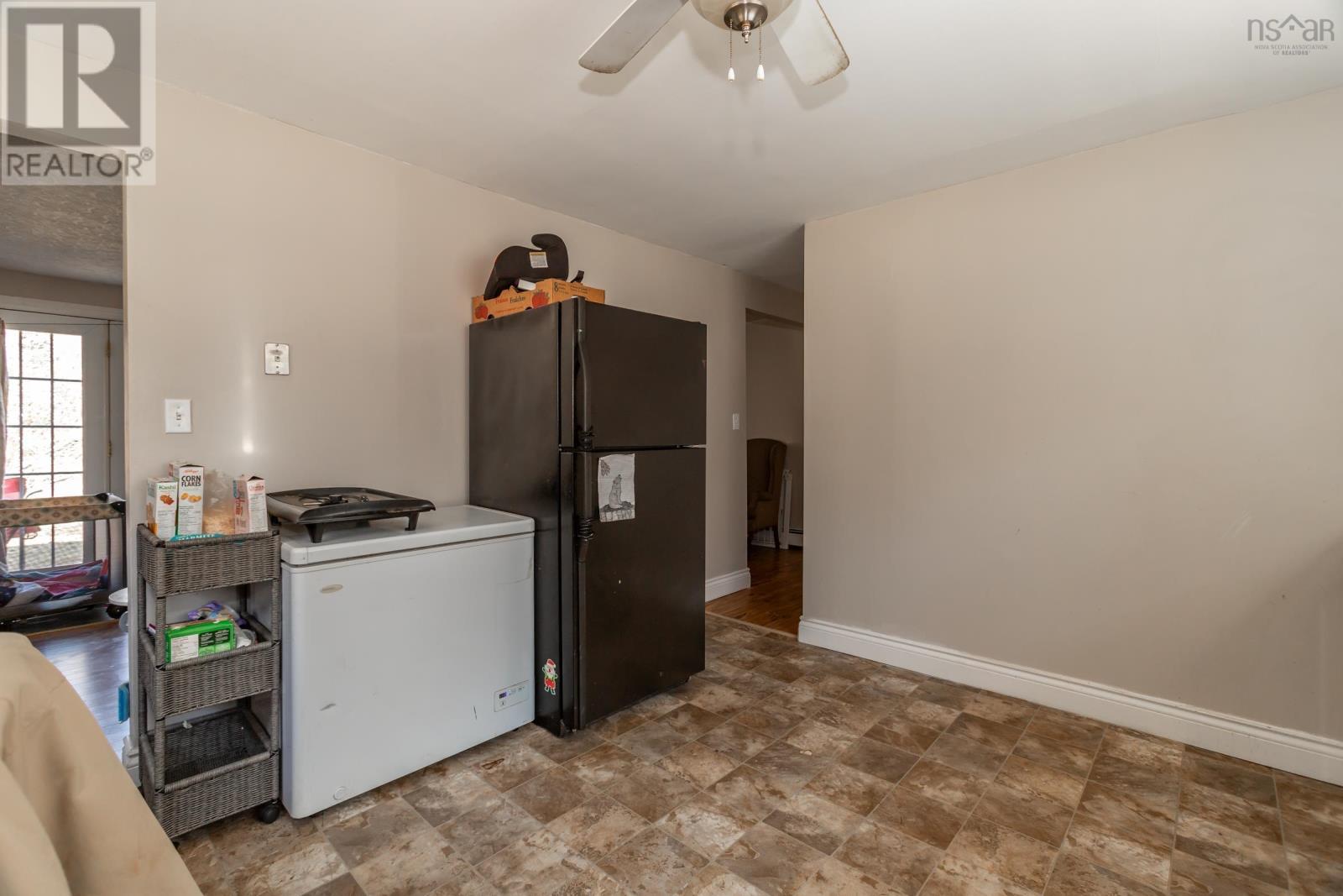 Property 9 of 30 of 423 - 425 Canaan Avenue