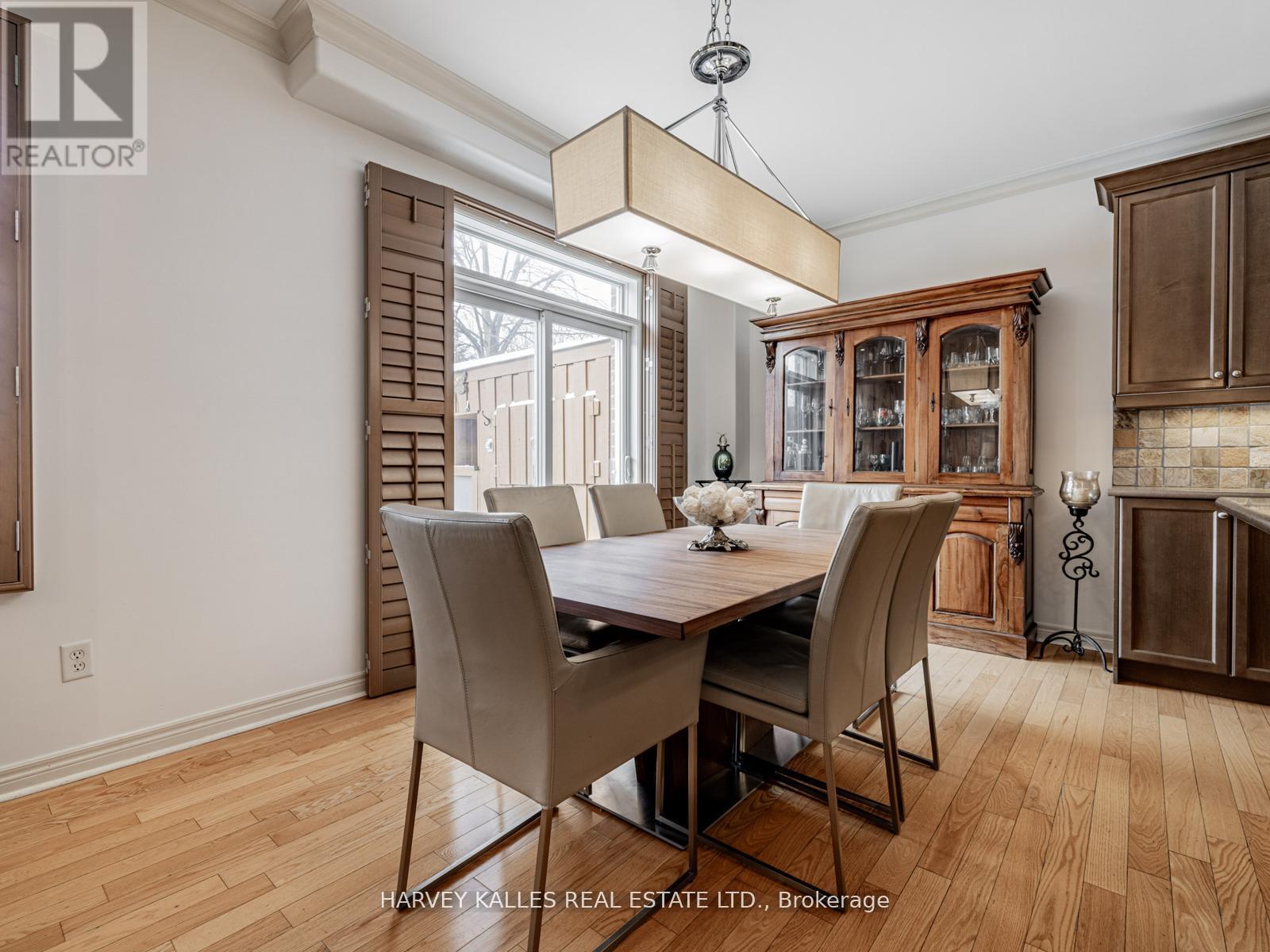12 BARBERRY CRESCENT - 12