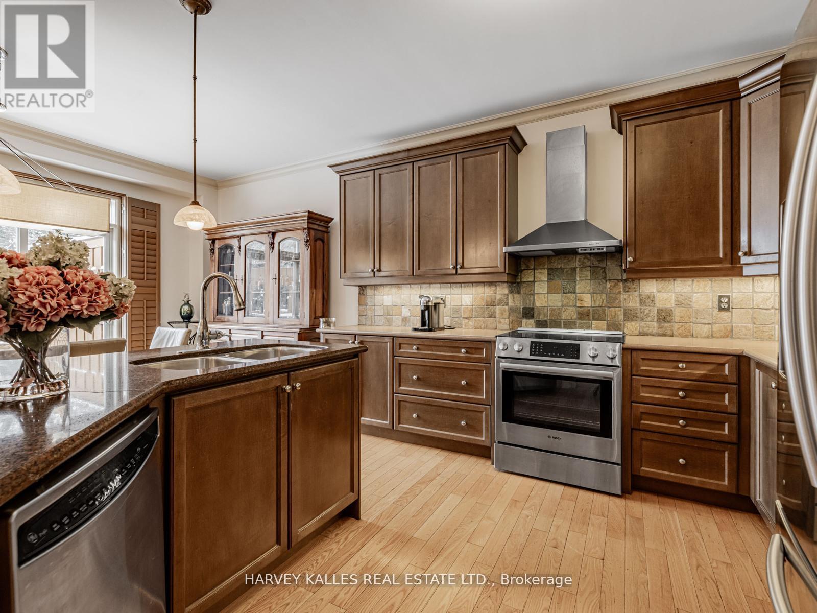 12 BARBERRY CRESCENT - 18
