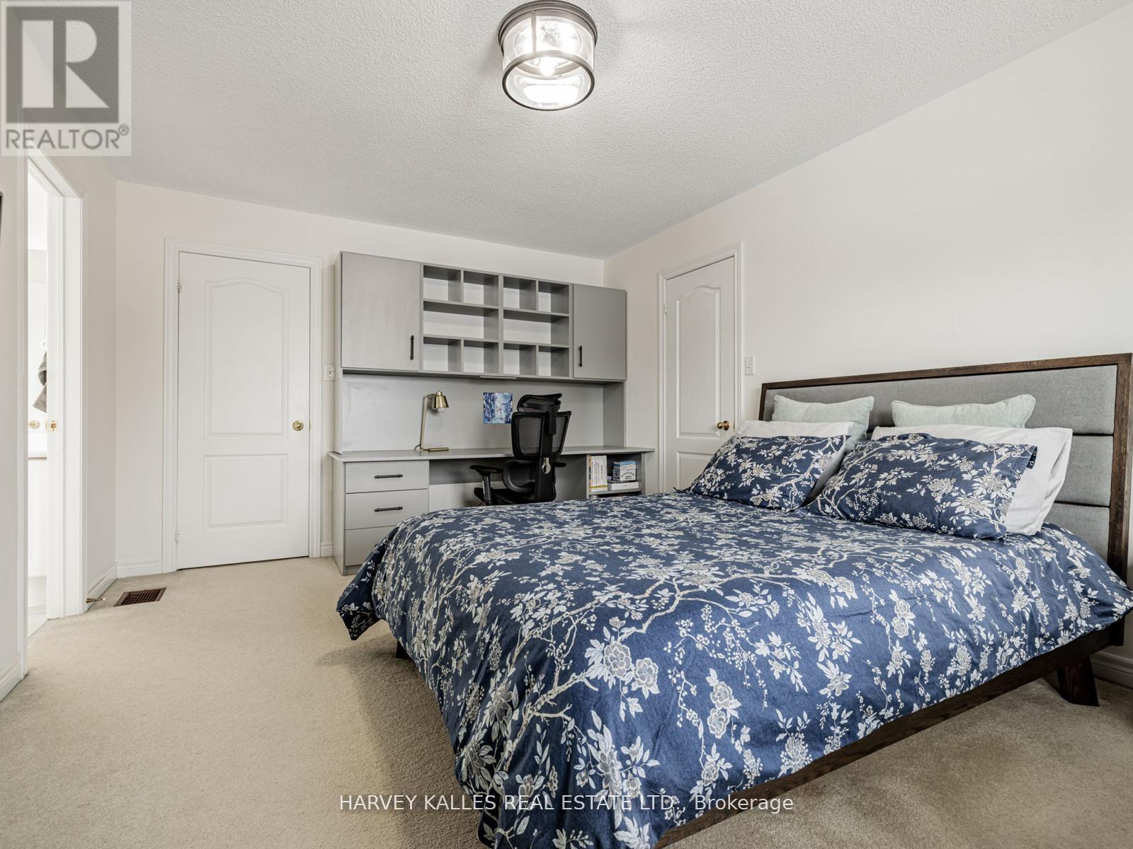 12 BARBERRY CRESCENT - 28