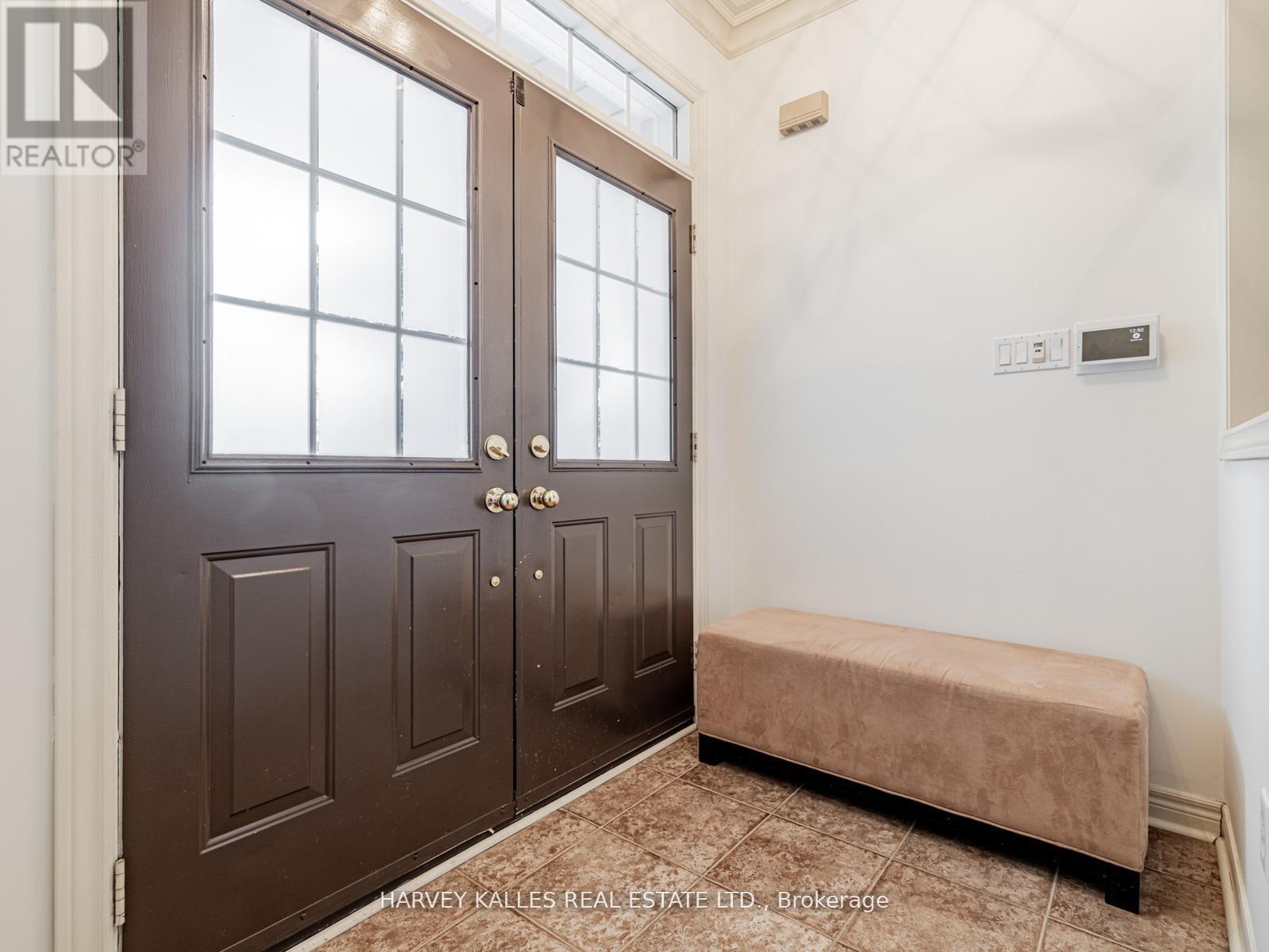 12 BARBERRY CRESCENT - 4