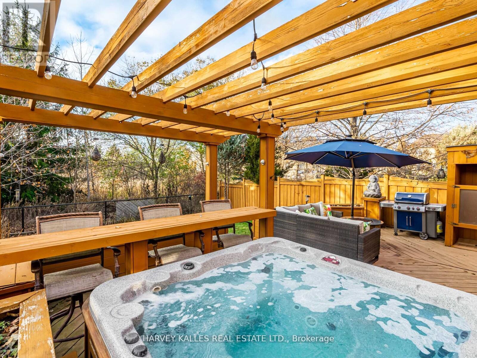12 BARBERRY CRESCENT - 41