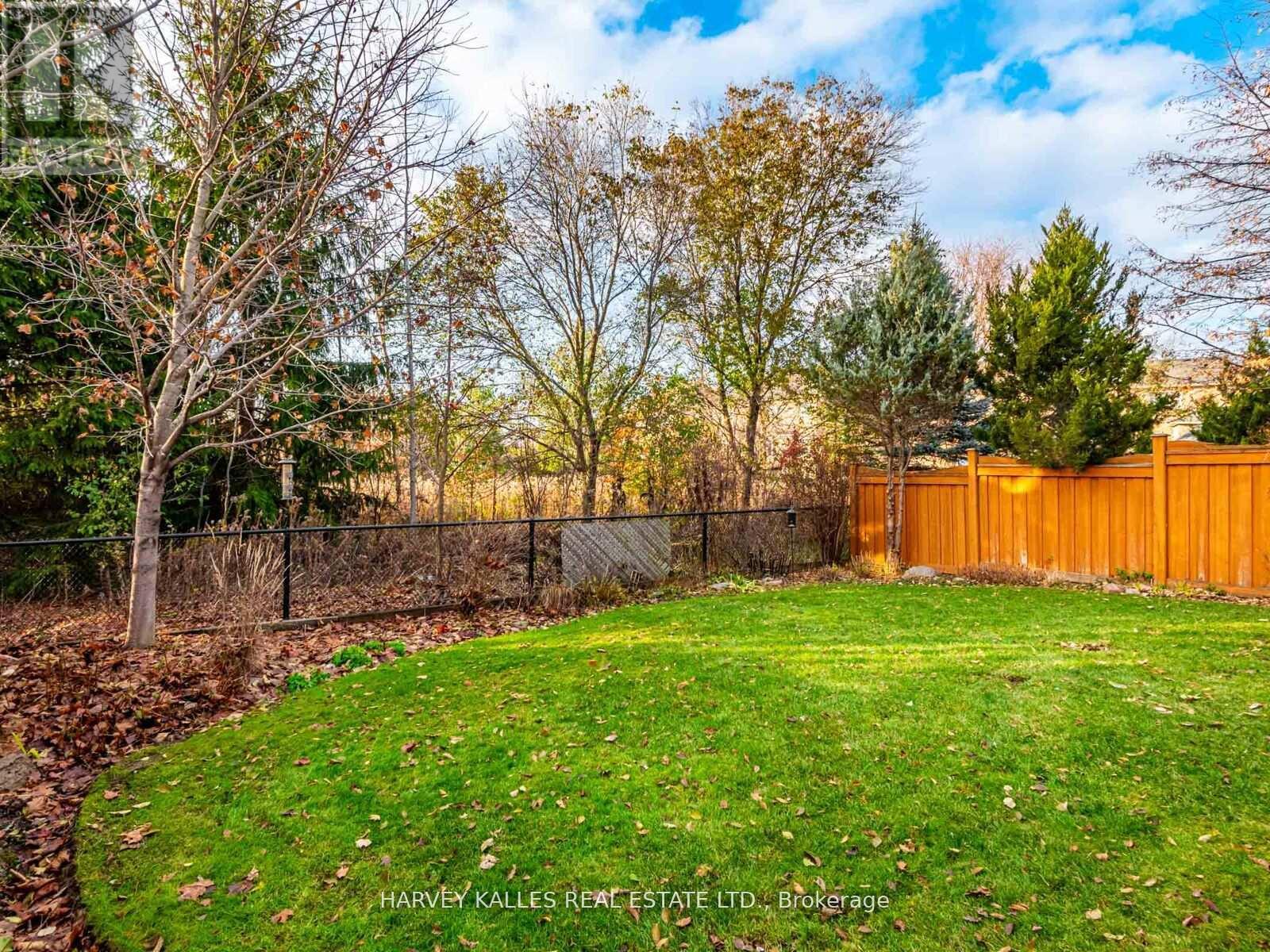 12 BARBERRY CRESCENT - 44