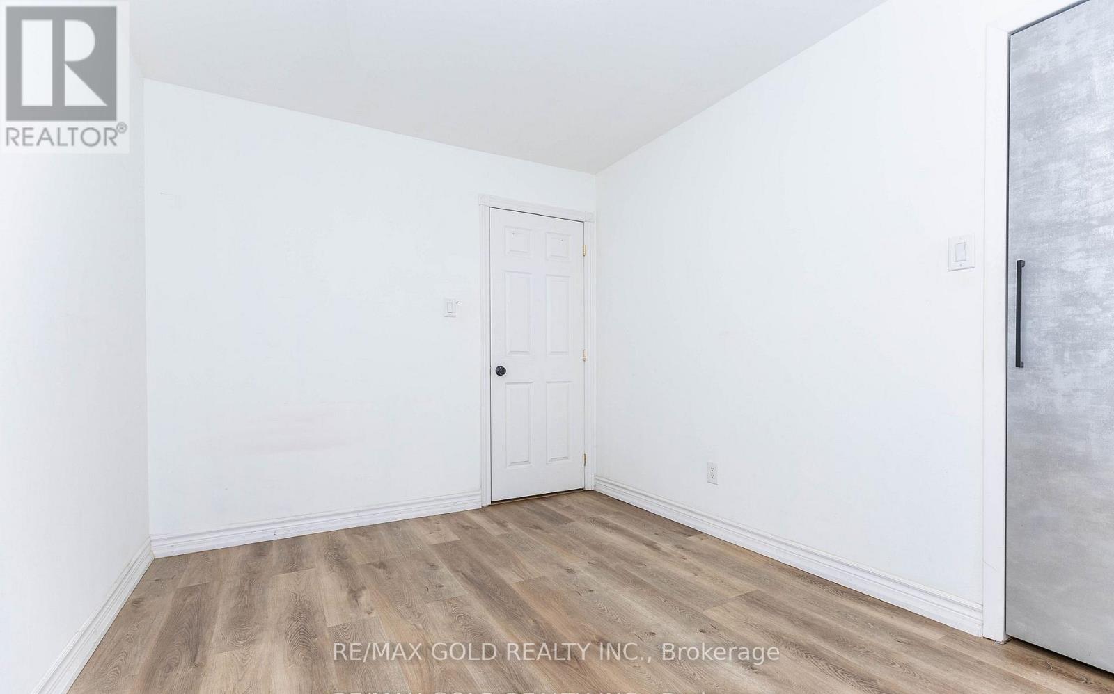 20 HARPER WAY - 22