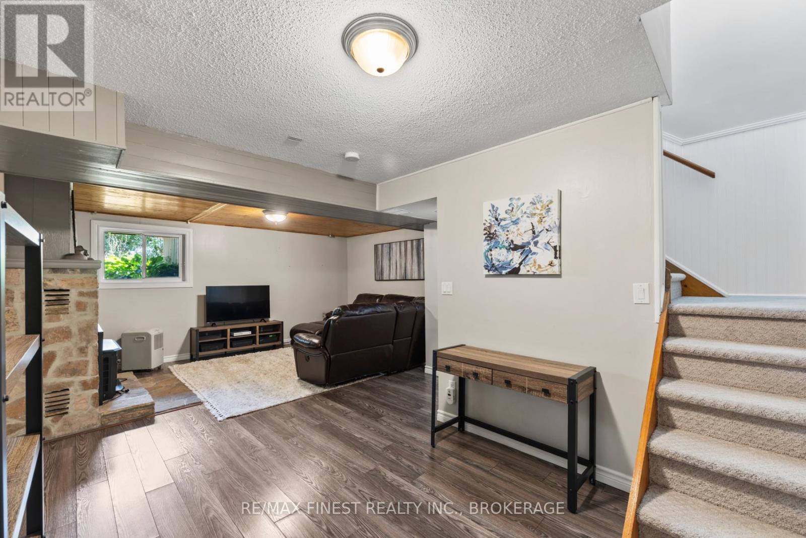 3327 LOUGHBOROUGH DRIVE - 28