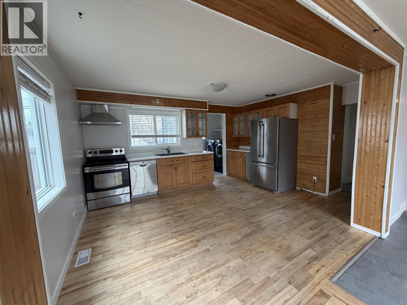 235 BURDEN STREET - 4