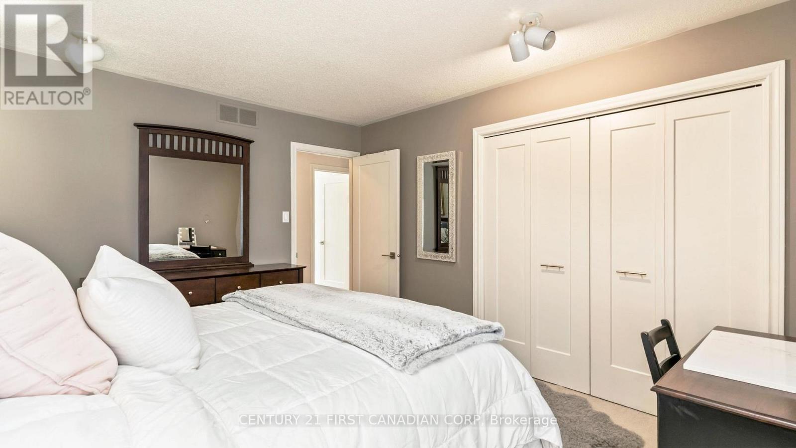 135 AMBLESIDE DRIVE Property Photo