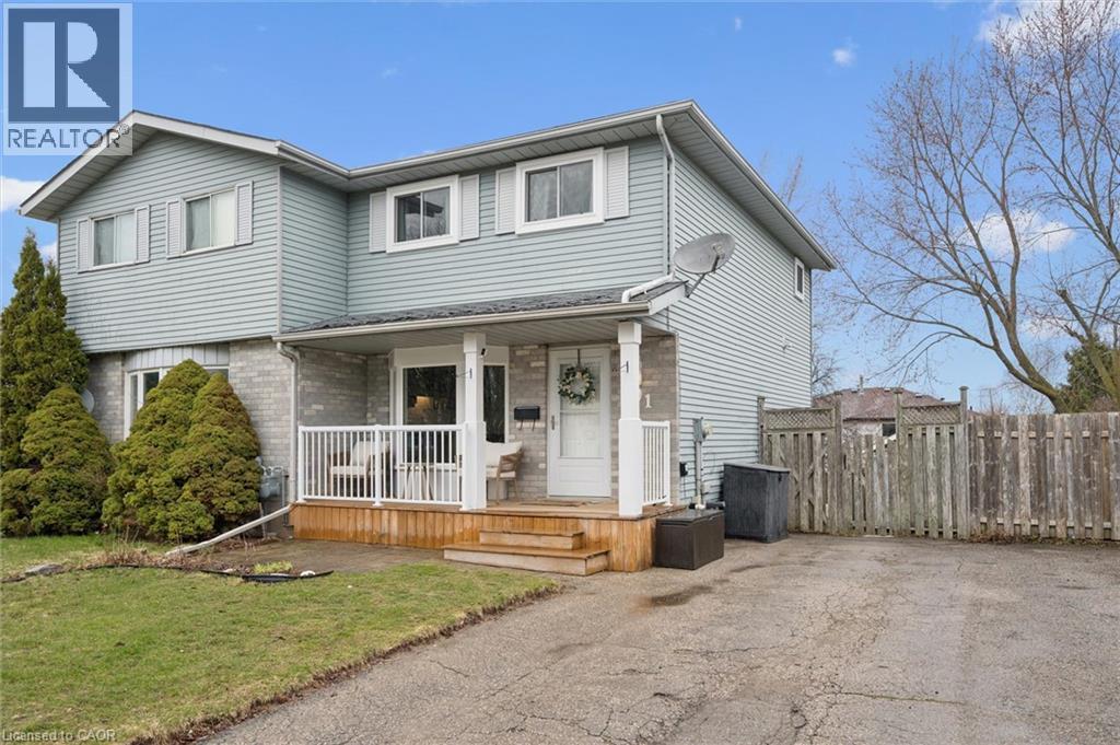 101 CONNELLY Drive, Kitchener, Ontario N2N2T9 - Photo 2