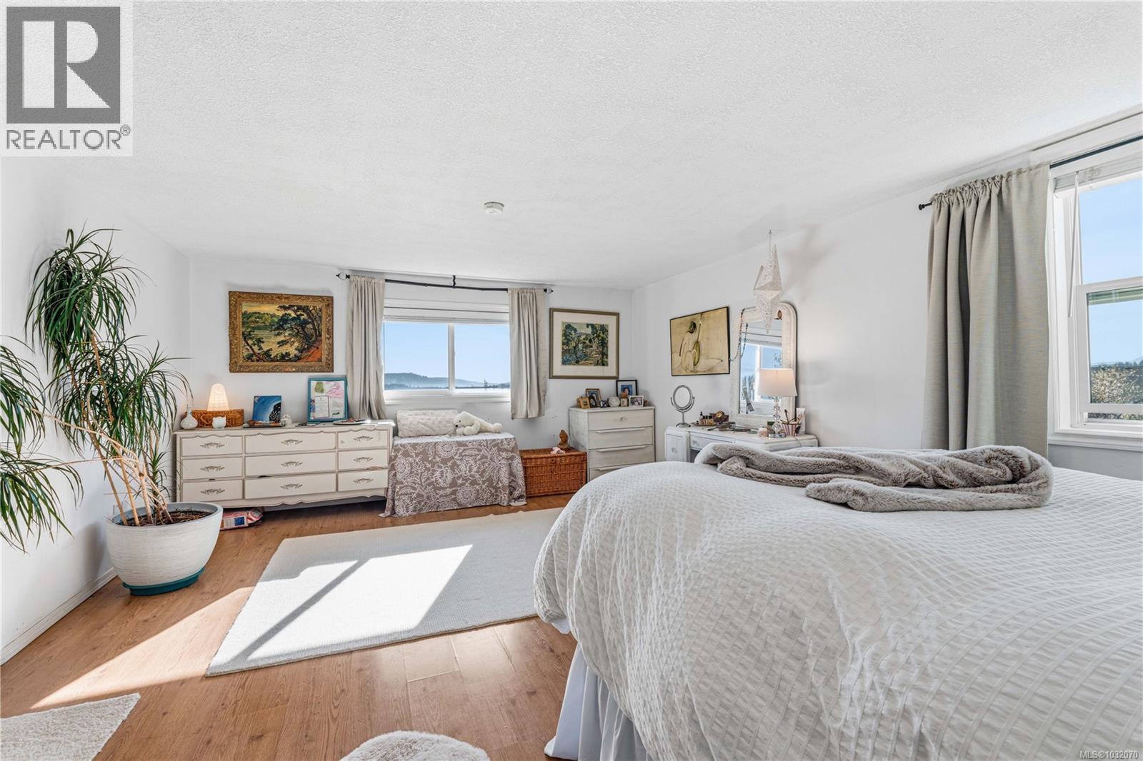 245 SABISTON ST - 18