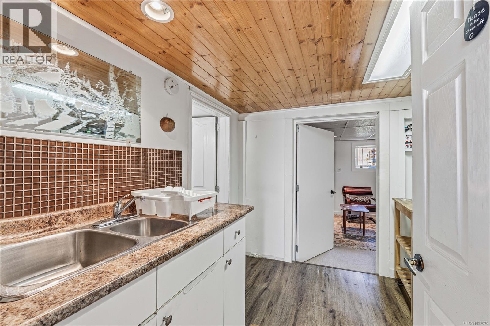 245 SABISTON ST - 34