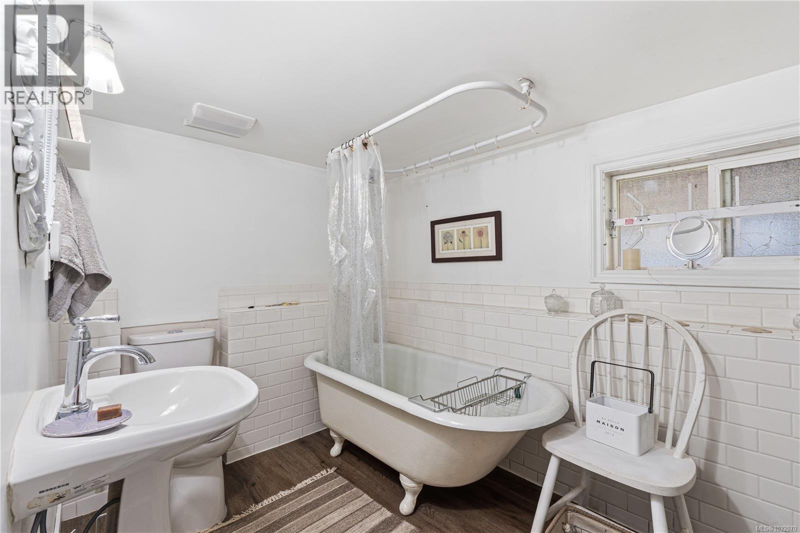 245 SABISTON ST - 36