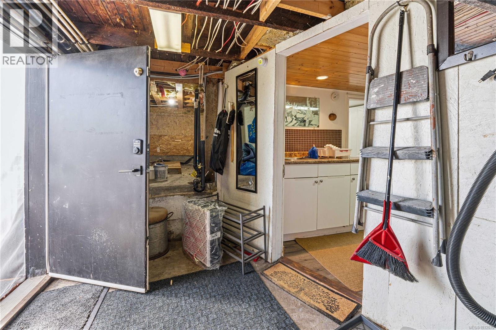 245 SABISTON ST - 37