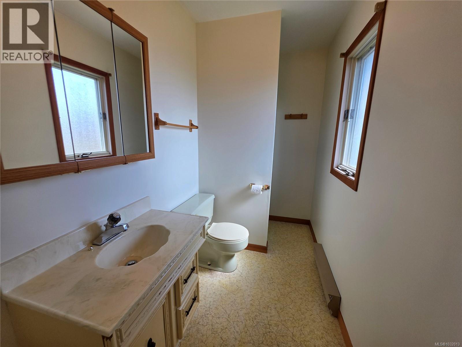 3738 BISHOP CRES - 10