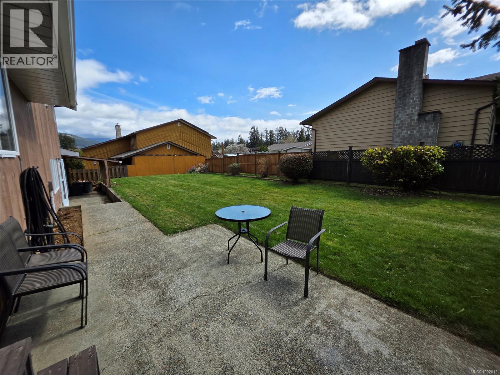 3738 BISHOP CRES - 17