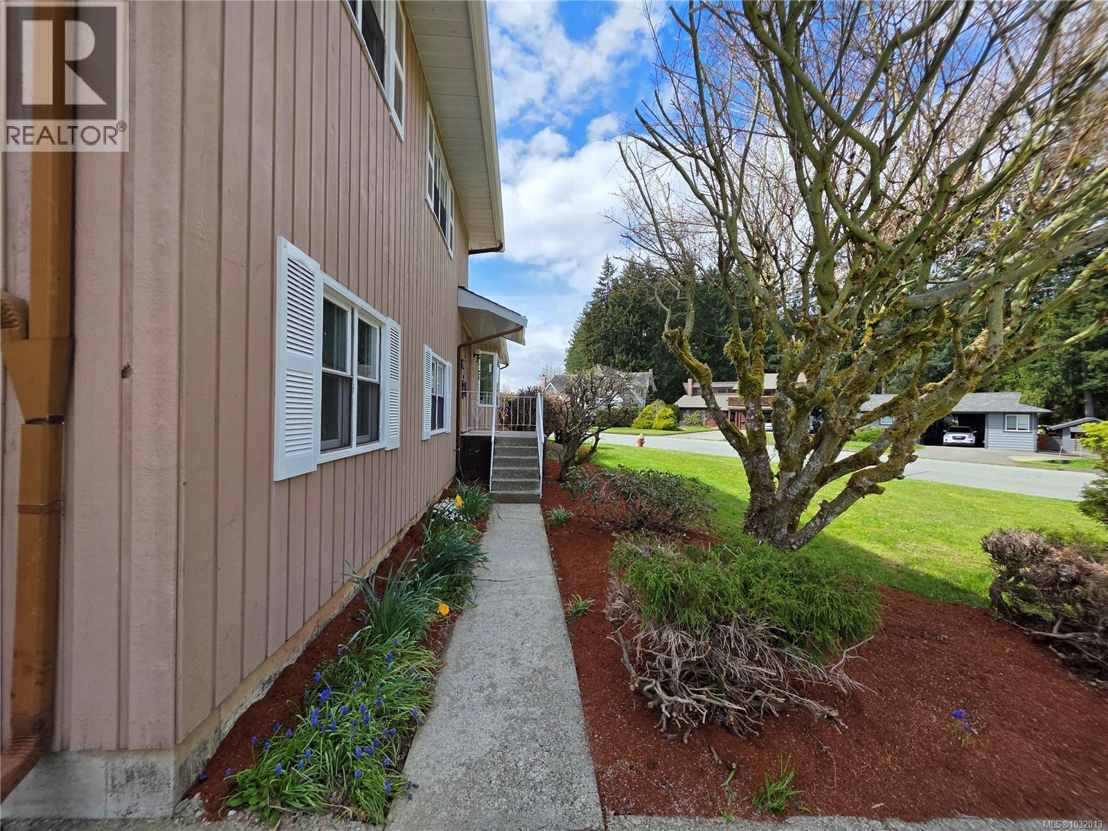 3738 BISHOP CRES - 21