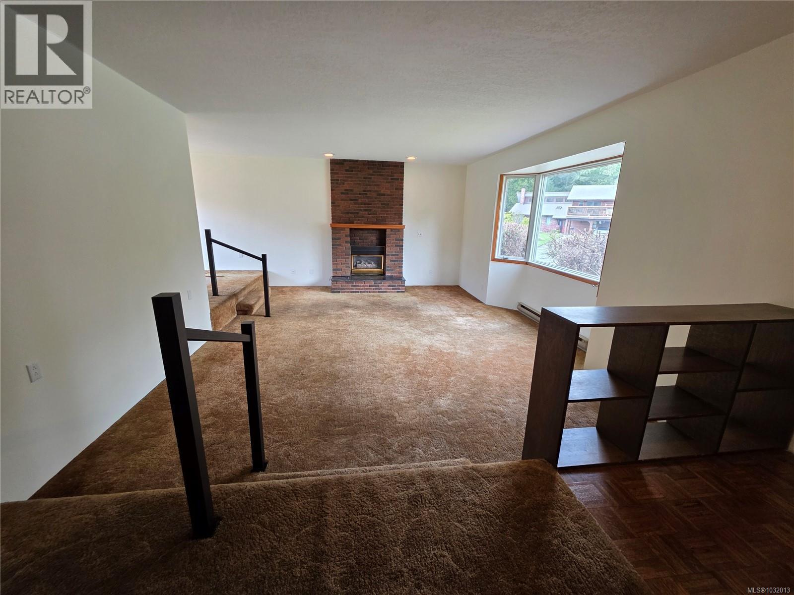 3738 BISHOP CRES - 3