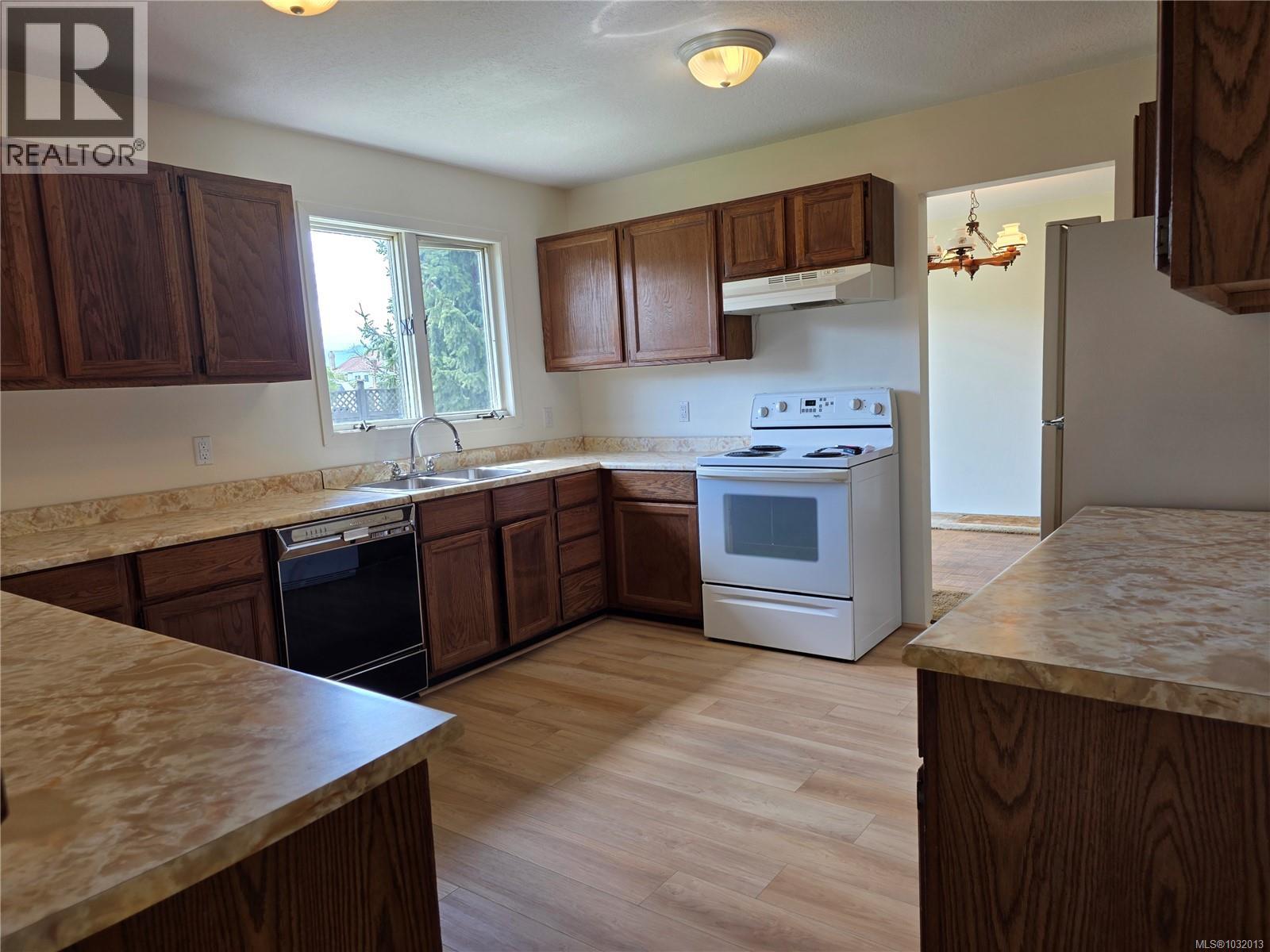 3738 BISHOP CRES - 5