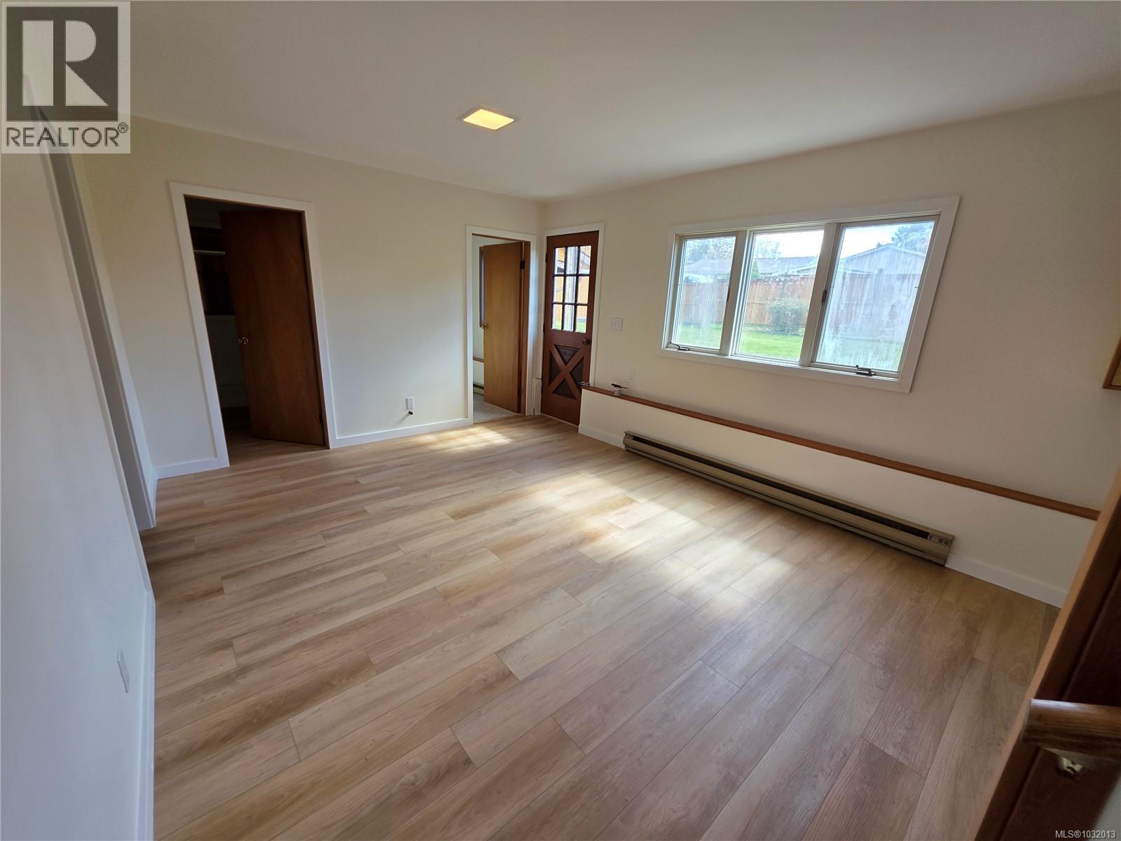 3738 BISHOP CRES - 6