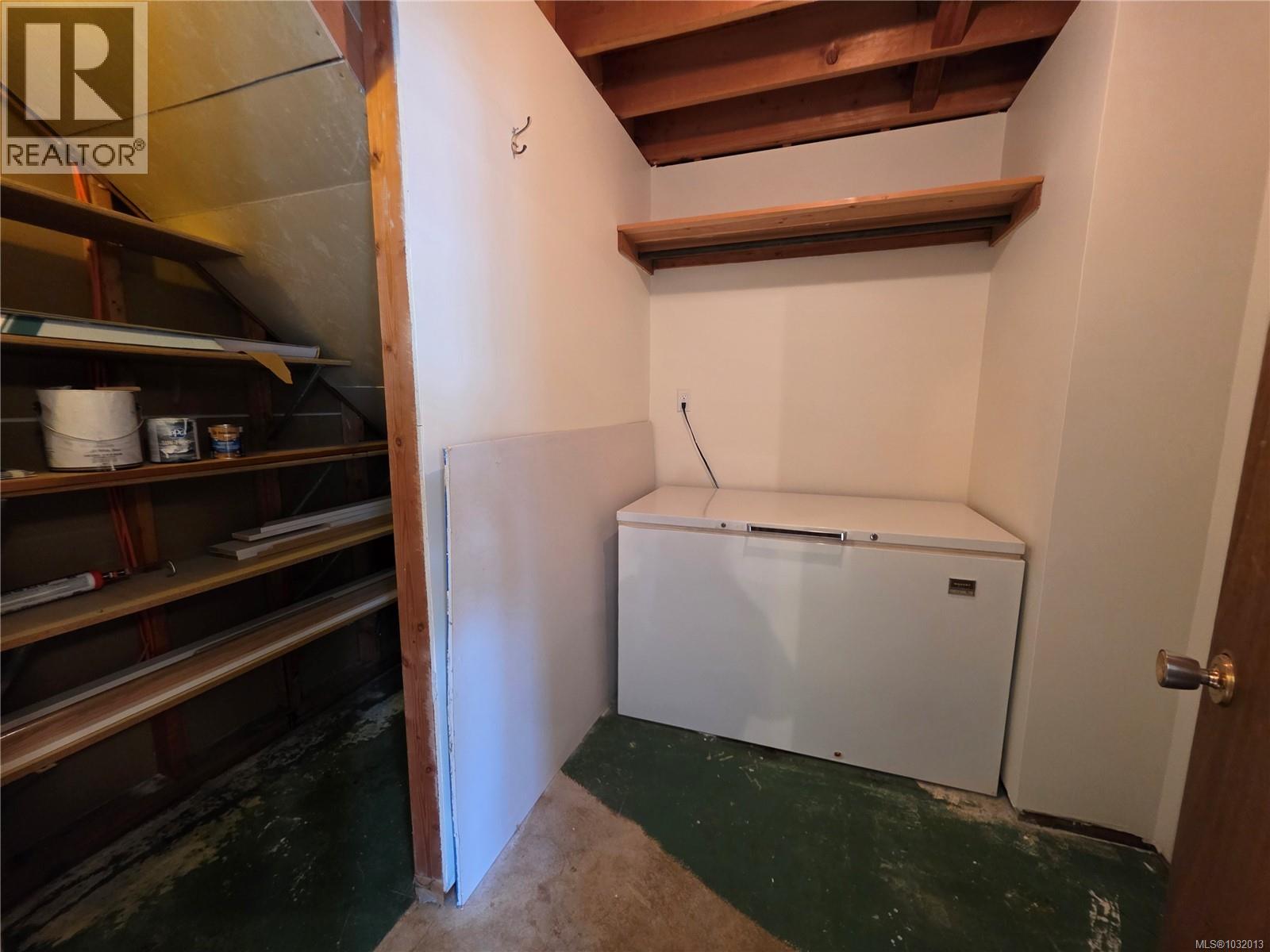 3738 BISHOP CRES - 8