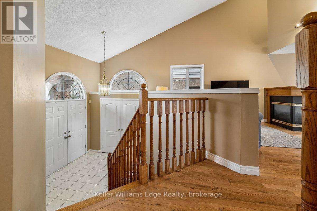 40 BROOKHURST CRESCENT - 4