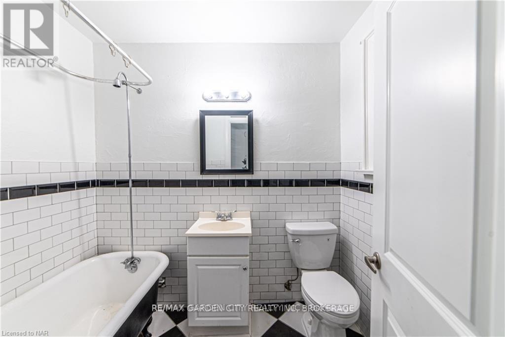 68 ARKLEDUN AVENUE - 10