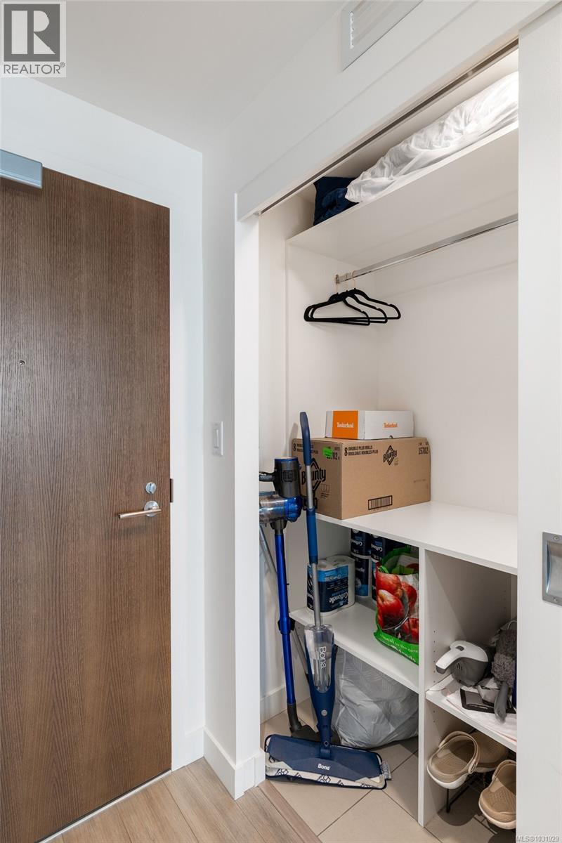 #504 848 YATES ST - 16