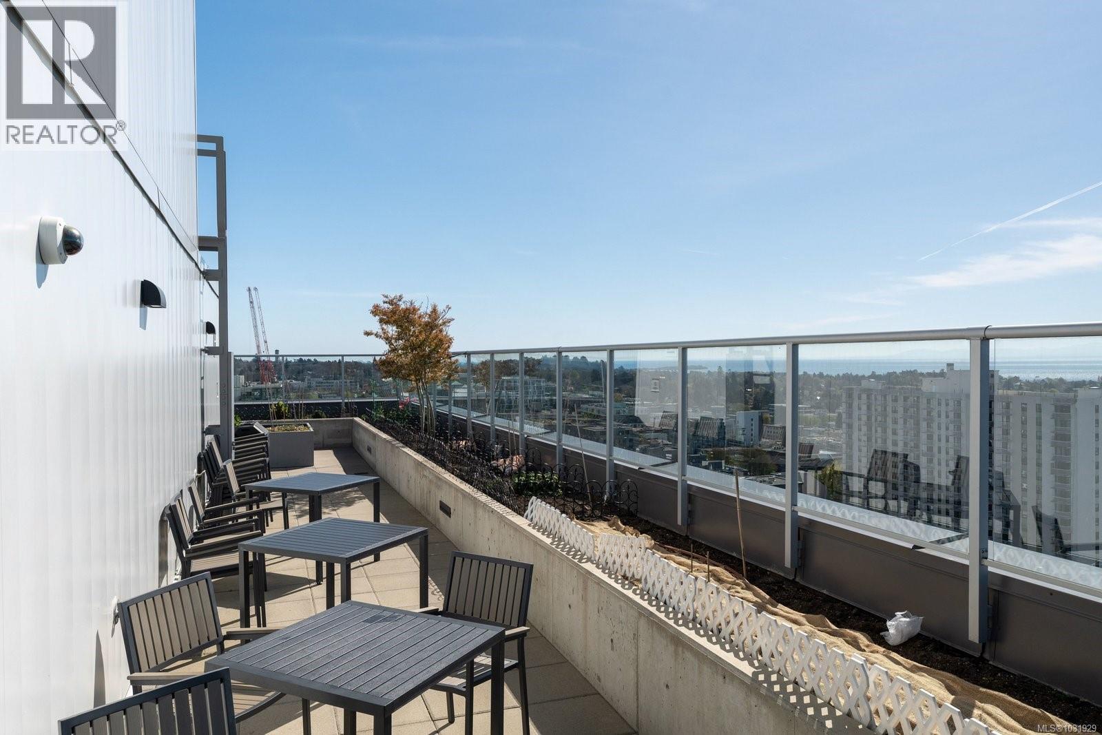 #504 848 YATES ST - 23