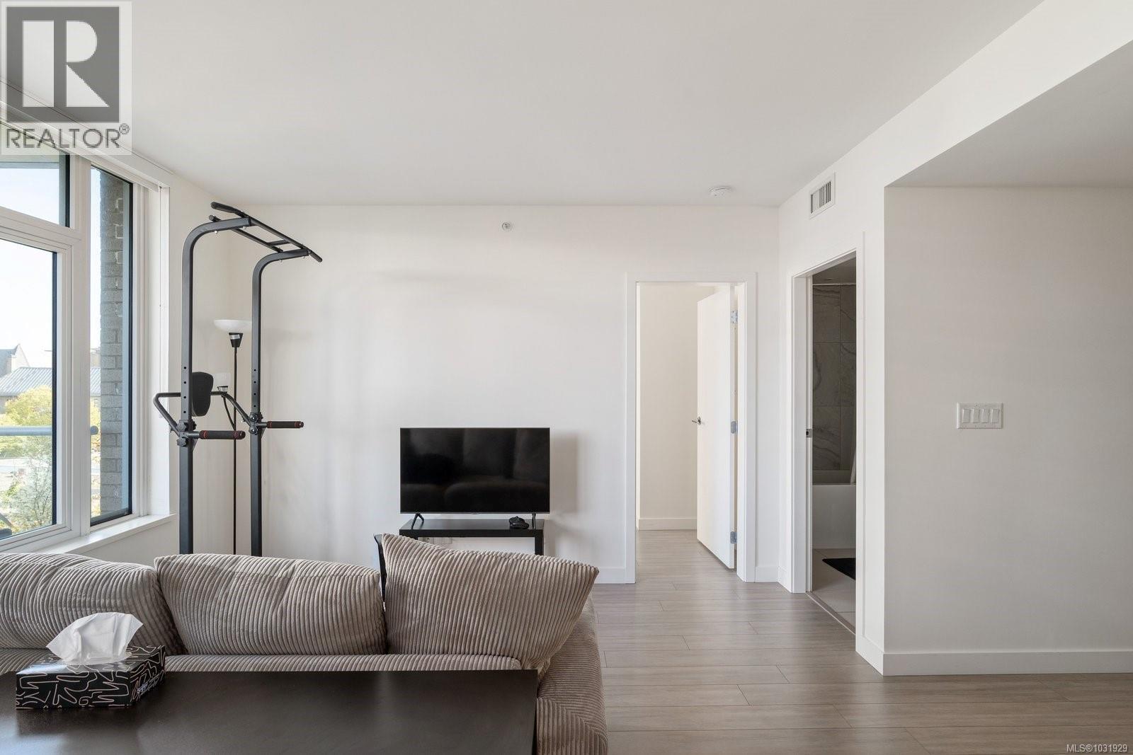 #504 848 YATES ST - 9